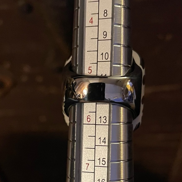 Stainless Steel Black and White Enamel Zebra Stripe Ring Size 5 NWOT - Picture 2 of 8